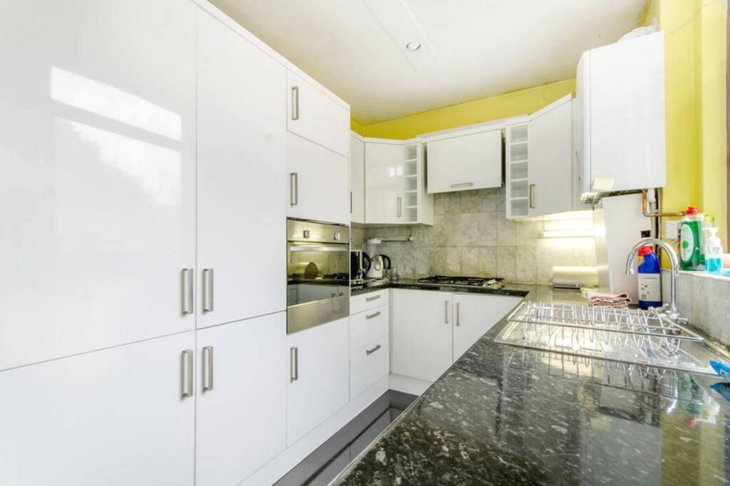 דירות לונדון Stunning Three Bed In West Hampstead מראה חיצוני תמונה